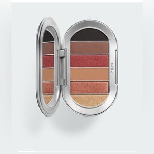 R.E.M BEAUTY EYE SHADOW PALLETTE. BRAND NEW. NEVER USED.